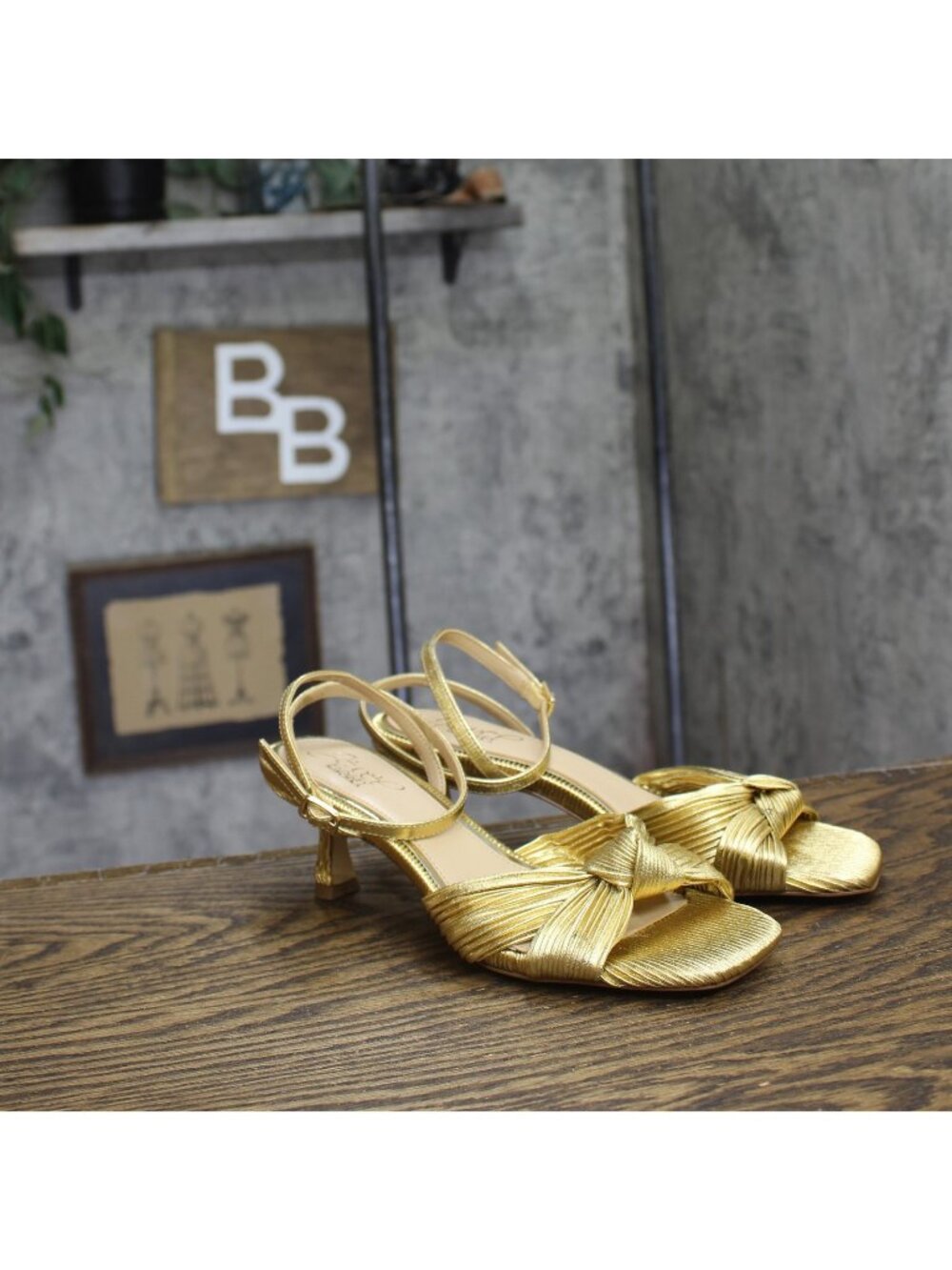 Jewel Badgley Mischka True Kitten Heel Sandals Wrap Strap Gold Yellow 6.5M